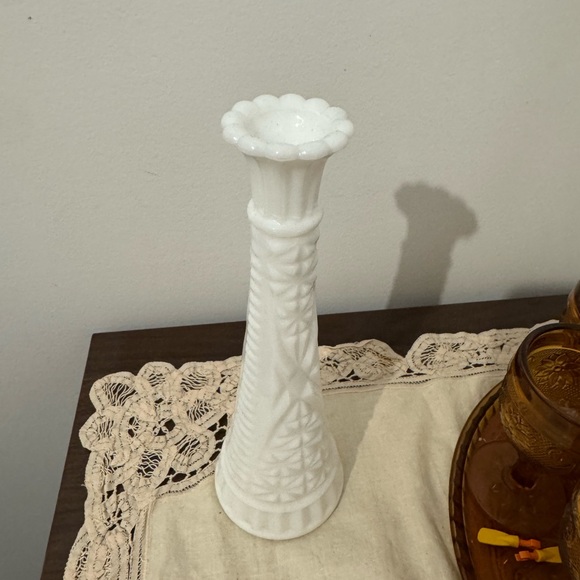 Milk White Vase - Picture 1 of 4